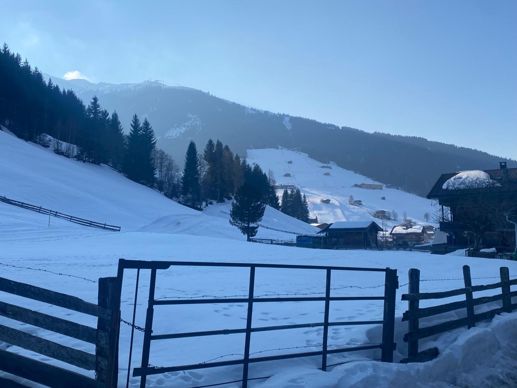Haus Hislop Apartment Inneralpbach Exterior foto